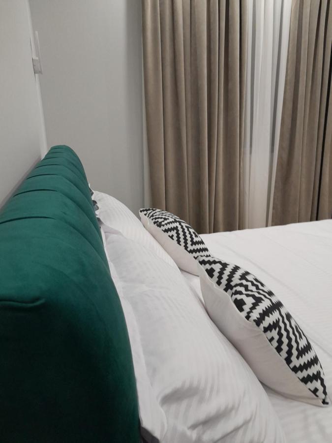 Kristi Apartments 01 ティラナ エクステリア 写真