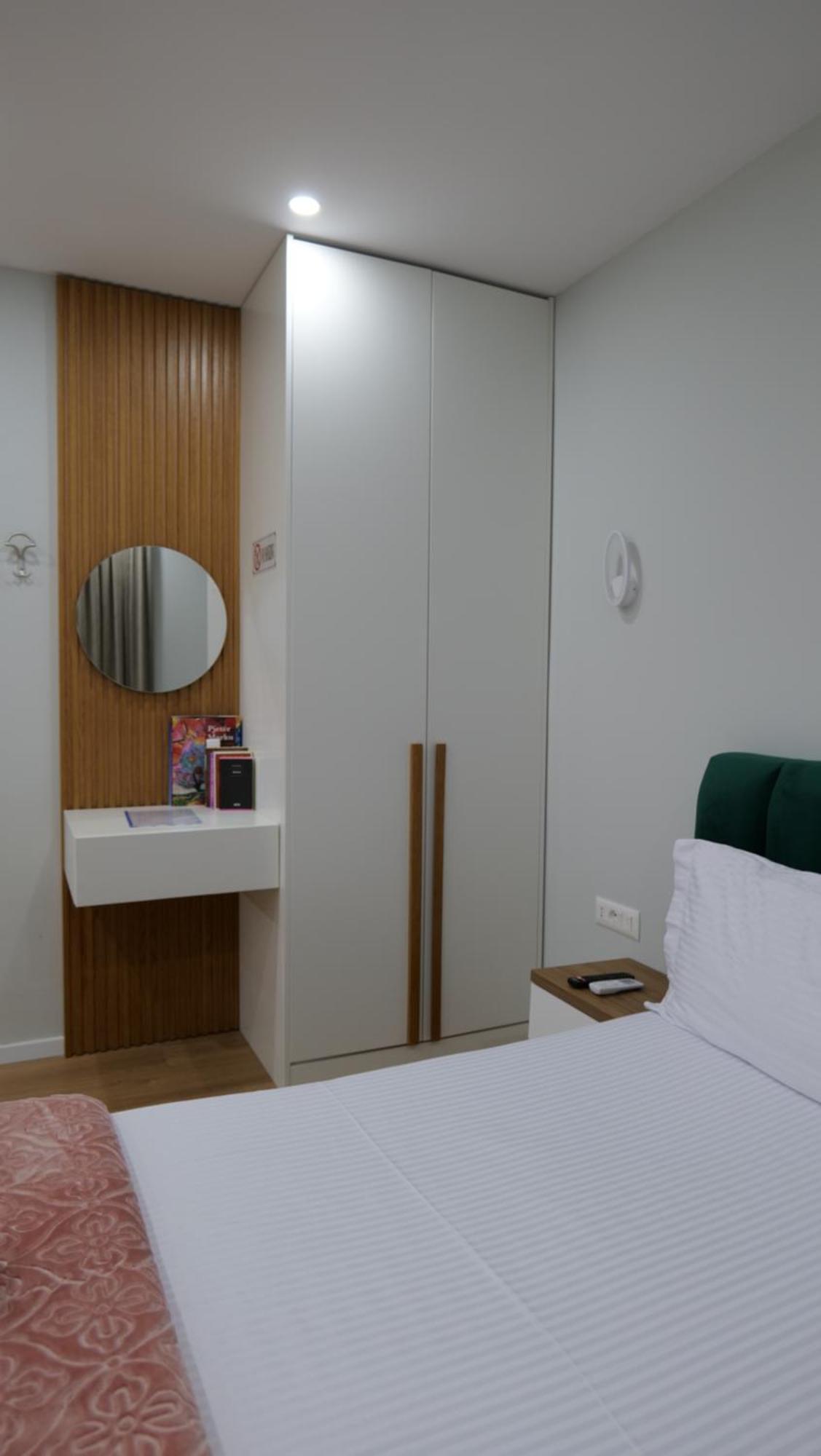 Kristi Apartments 01 ティラナ エクステリア 写真
