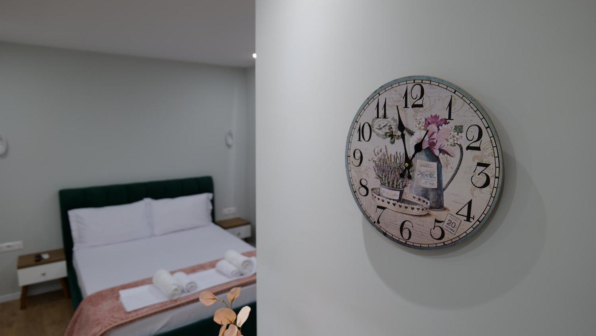Kristi Apartments 01 ティラナ エクステリア 写真