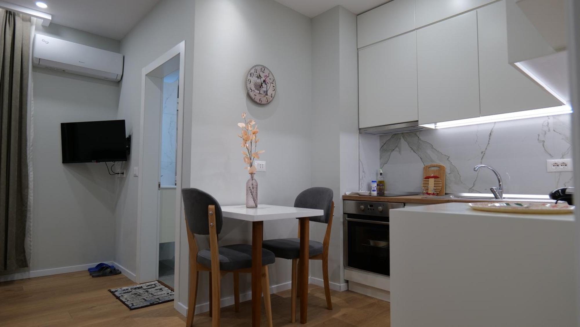 Kristi Apartments 01 ティラナ エクステリア 写真