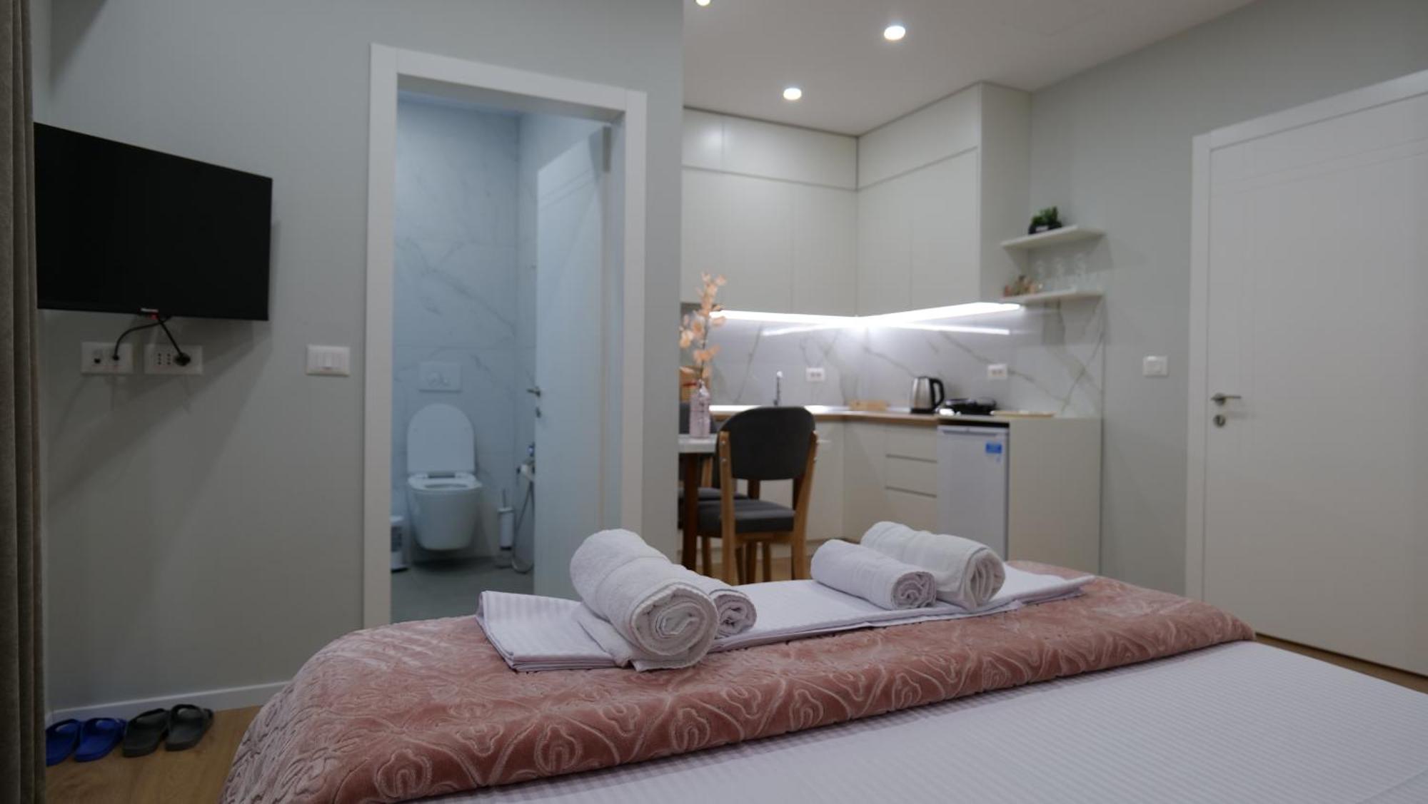 Kristi Apartments 01 ティラナ エクステリア 写真