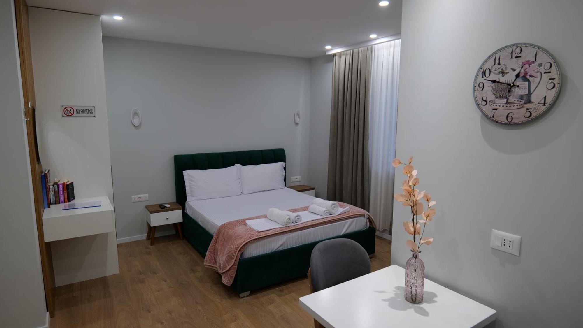Kristi Apartments 01 ティラナ エクステリア 写真
