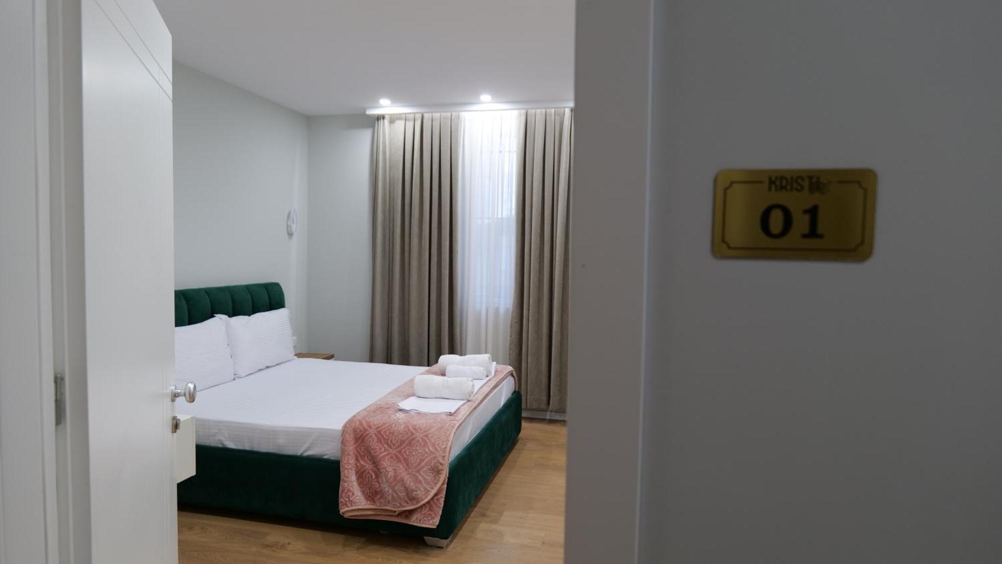 Kristi Apartments 01 ティラナ エクステリア 写真
