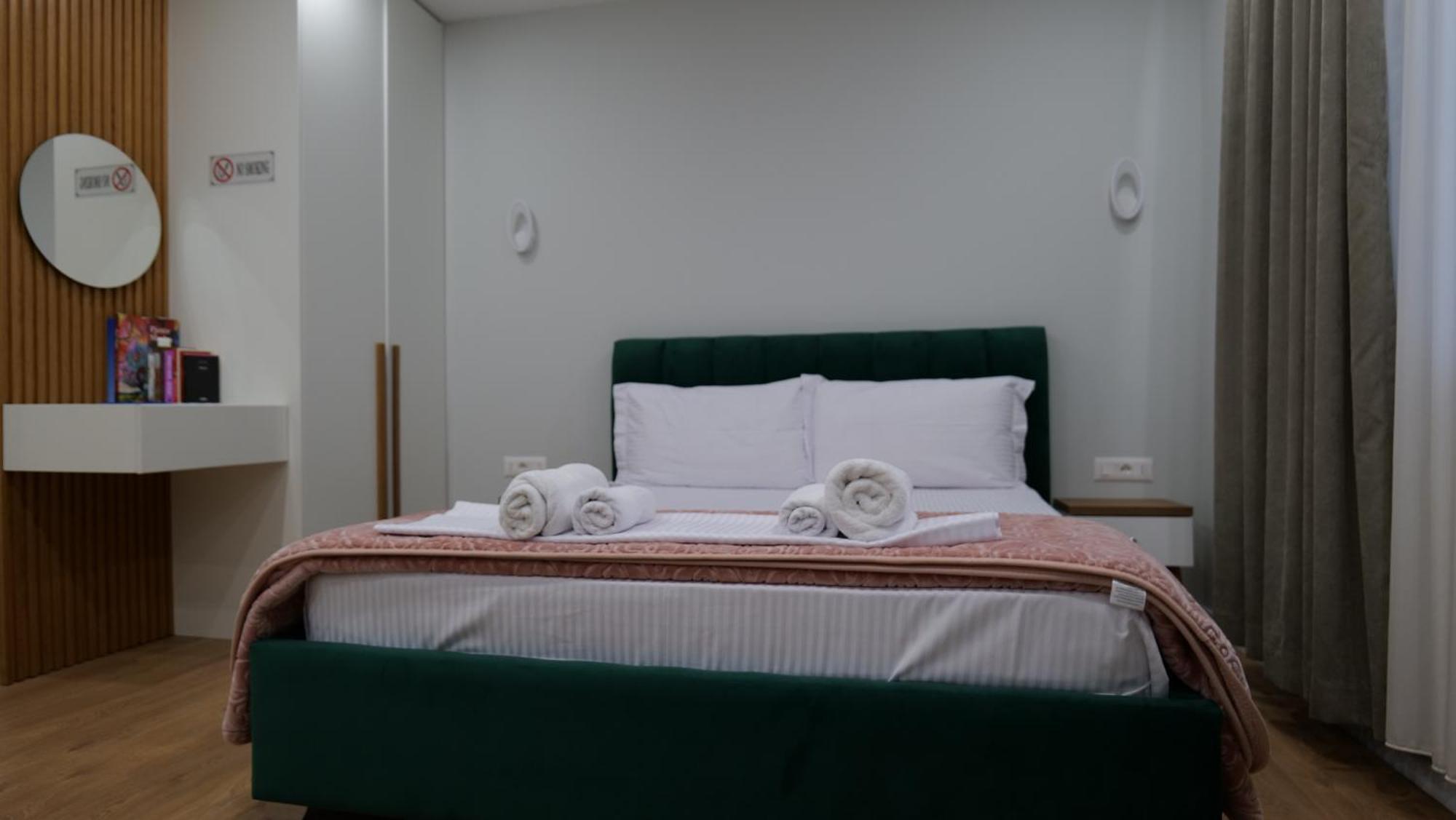 Kristi Apartments 01 ティラナ エクステリア 写真